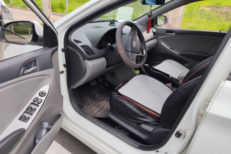 Used Hyundai Verna (older generation) 2014 1.4L Automatic Smart GLS Driver Seat