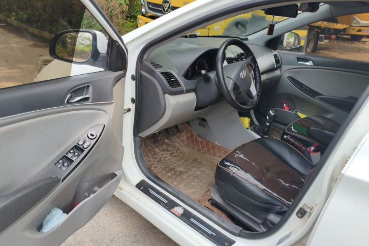 Used Hyundai Verna (older generation) 2014 1.4L Manual Top-Tier Model TOP Driver Seat