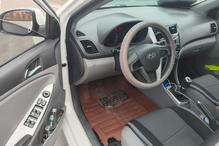 Used Hyundai Verna (older generation) 2014 1.4L Manual Top-Tier Model TOP Driver Seat