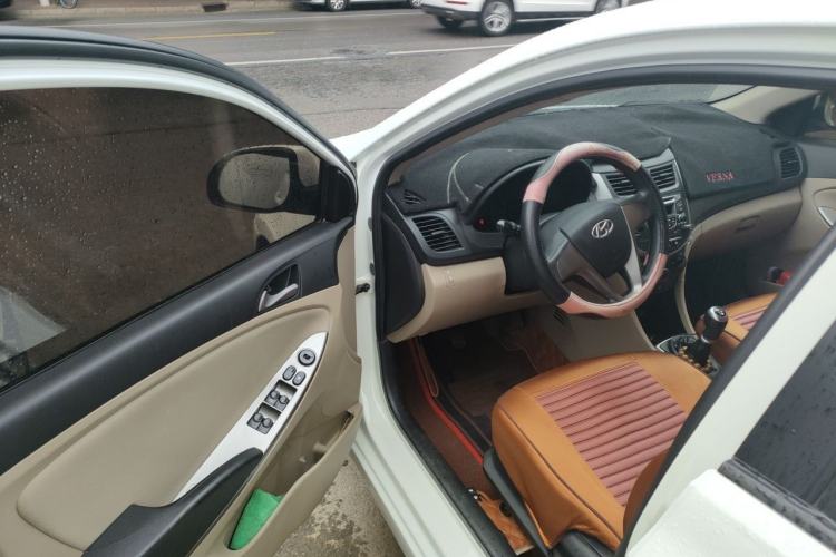 Used Hyundai Verna (older generation) 2014 1.4L Manual Smart GLS Trim Driver Seat