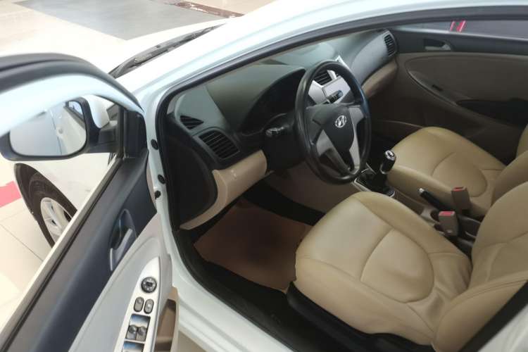 Used Hyundai Verna (older generation) 2014 1.4L Manual Smart GLS Trim Driver Seat