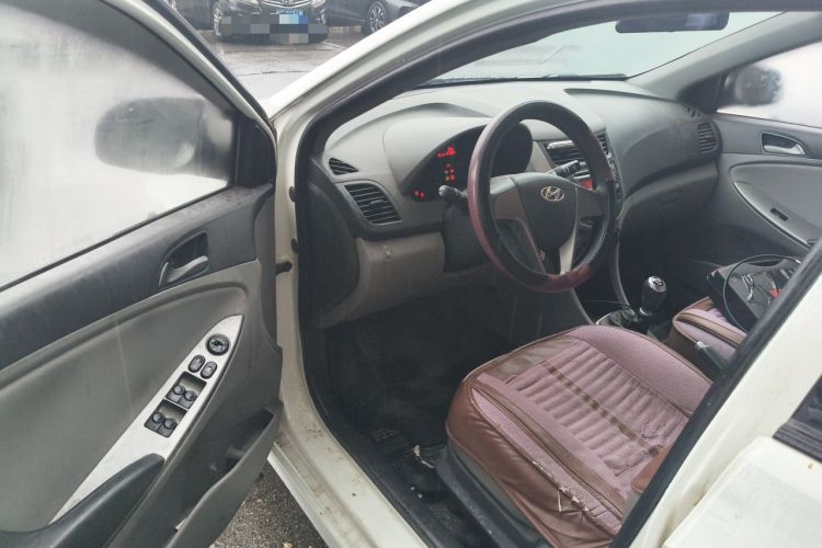 Used Hyundai Verna (older generation) 2014 1.4L Manual Smart GLS Trim Driver Seat