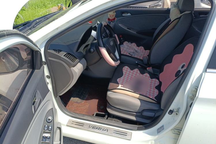 Used Hyundai Verna (older generation) 2014 1.4L Automatic Fashion GS Model Driver Seat