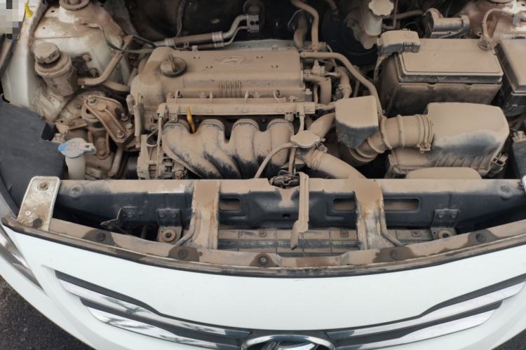 Used Hyundai Verna (older generation) 2014 1.4L Manual Smart GLS Trim Engine Bay