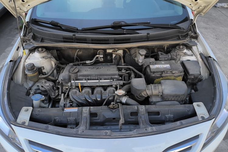 Used Hyundai Verna (older generation) 2014 1.4L Manual Smart GLS Trim Engine Bay