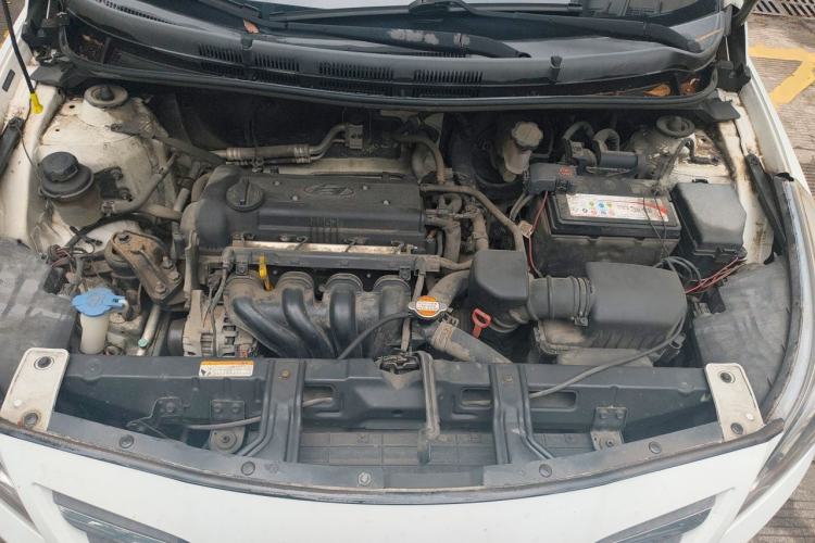 Used Hyundai Verna (older generation) 2014 1.4L Automatic Smart GLS Engine Bay