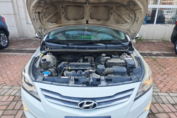 Used Hyundai Verna (older generation) 2014 1.4L Manual Smart GLS Trim Engine Bay