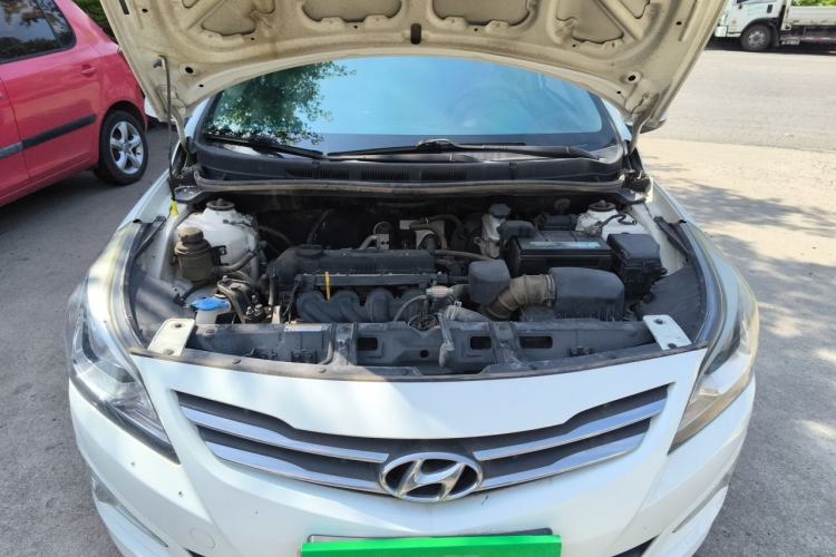 Used Hyundai Verna (older generation) 2014 1.4L Manual Smart GLS Trim Engine Bay