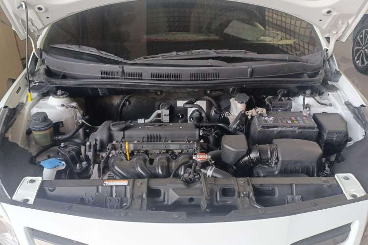 Used Hyundai Verna (older generation) 2014 1.4L Manual Smart GLS Trim Engine Bay
