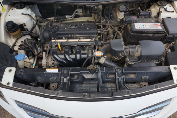 Used Hyundai Verna (older generation) 2014 1.4L Manual Smart GLS Trim Engine Bay