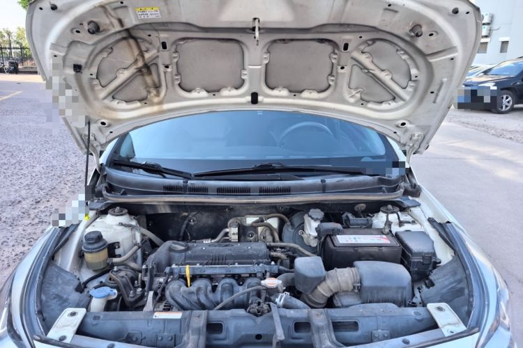 Used Hyundai Verna (older generation) 2014 1.4L Manual Smart GLS Trim Engine Bay