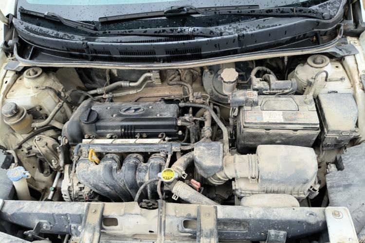 Used Hyundai Verna (older generation) 2014 1.4L Automatic Smart GLS Engine Bay