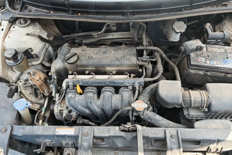 Used Hyundai Verna (older generation) 2014 1.4L Manual Smart GLS Trim Engine Bay