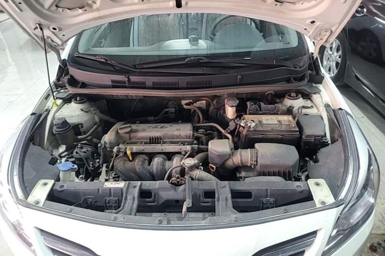 Used Hyundai Verna (older generation) 2014 1.4L Automatic Smart GLS Engine Bay