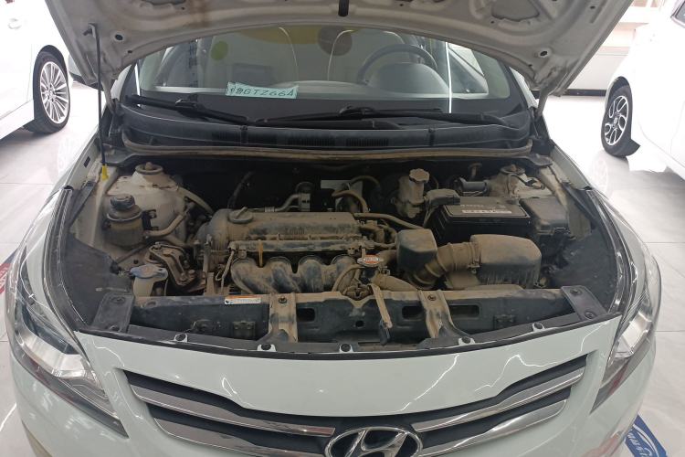 Used Hyundai Verna (older generation) 2014 1.4L Manual Smart GLS Trim Engine Bay
