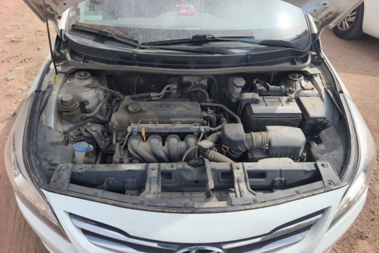 Used Hyundai Verna (older generation) 2014 1.4L Automatic Smart GLS Engine Bay