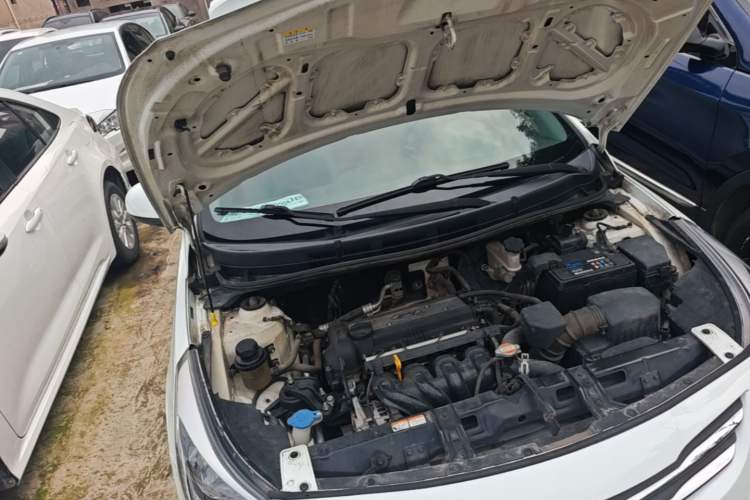 Used Hyundai Verna (older generation) 2014 1.4L Manual Smart GLS Trim Engine Bay