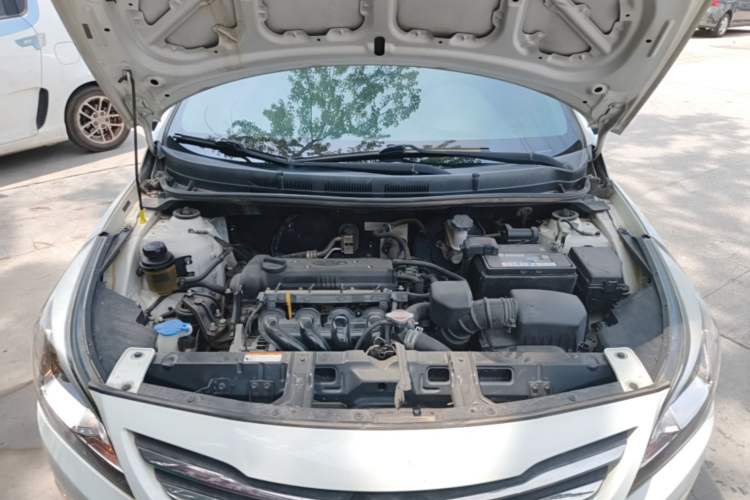 Used Hyundai Verna (older generation) 2014 1.4L Manual Smart GLS Trim Engine Bay