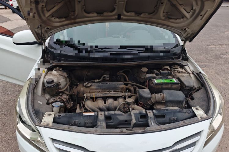 Used Hyundai Verna (older generation) 2014 1.4L Automatic Smart GLS Engine Bay
