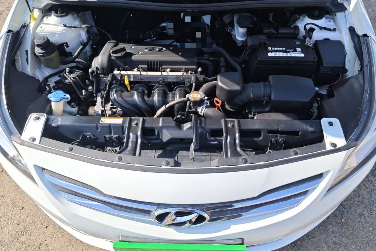 Used Hyundai Verna (older generation) 2014 1.4L Automatic Smart GLS Engine Bay