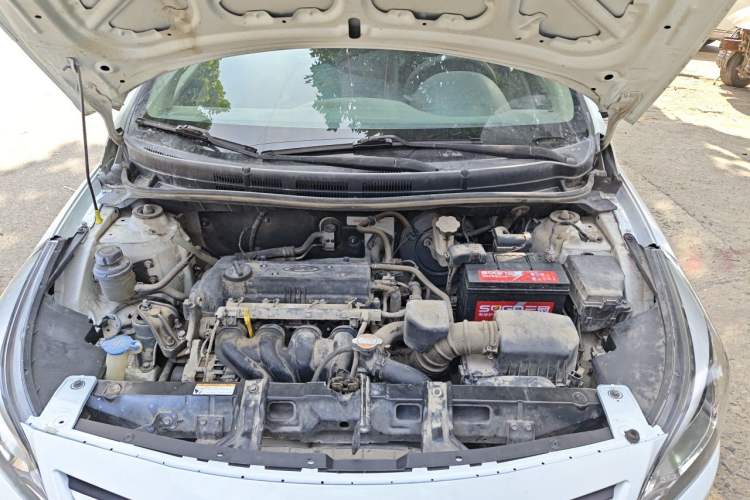 Used Hyundai Verna (older generation) 2014 1.4L Manual Fashion GS Model Engine Bay