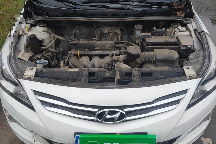 Used Hyundai Verna (older generation) 2014 1.4L Manual Fashion GS Model Engine Bay