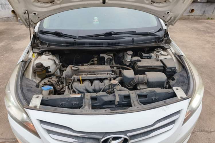 Used Hyundai Verna (older generation) 2014 1.4L Manual Smart GLS Trim Engine Bay