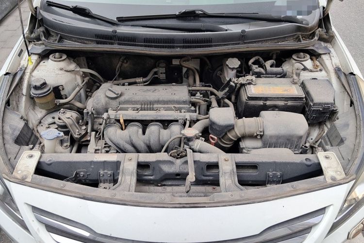 Used Hyundai Verna (older generation) 2014 1.4L Automatic Leading-Edge GLX Engine Bay