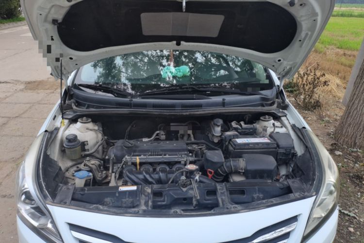 Used Hyundai Verna (older generation) 2014 1.4L Automatic Leading-Edge GLX Engine Bay