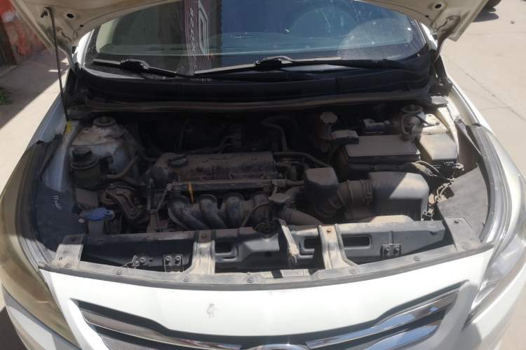 Used Hyundai Verna (older generation) 2014 1.4L Manual Smart GLS Trim Engine Bay