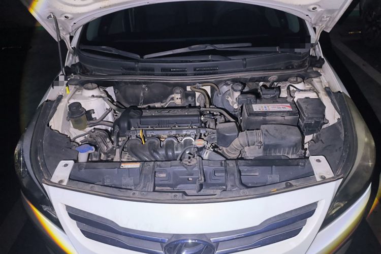 Used Hyundai Verna (older generation) 2014 1.4L Manual Smart GLS Trim Engine Bay