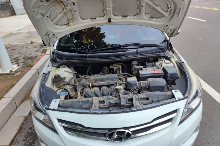 Used Hyundai Verna (older generation) 2014 1.4L Manual Smart GLS Trim Engine Bay