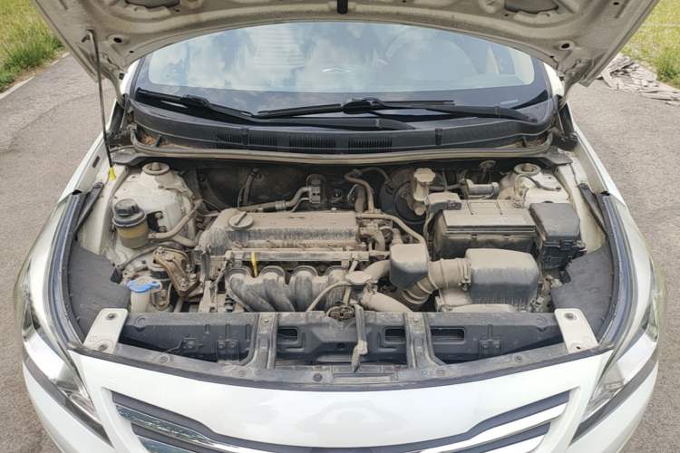 Used Hyundai Verna (older generation) 2014 1.4L Manual Smart GLS Trim Engine Bay