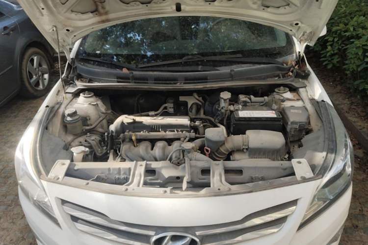 Used Hyundai Verna (older generation) 2014 1.4L Automatic Smart GLS Engine Bay