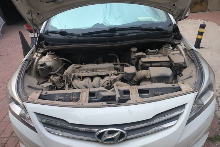 Used Hyundai Verna (older generation) 2014 1.4L Manual Smart GLS Trim Engine Bay