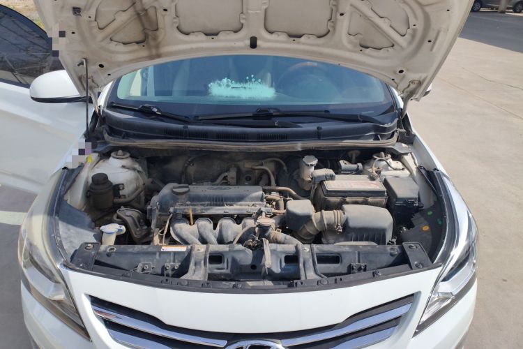Used Hyundai Verna (older generation) 2014 1.4L Manual Smart GLS Trim Engine Bay