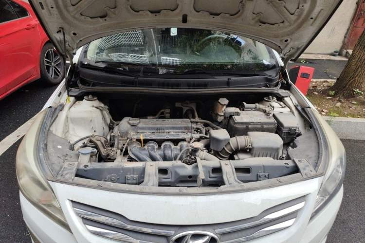 Used Hyundai Verna (older generation) 2014 1.4L Manual Smart GLS Trim Engine Bay