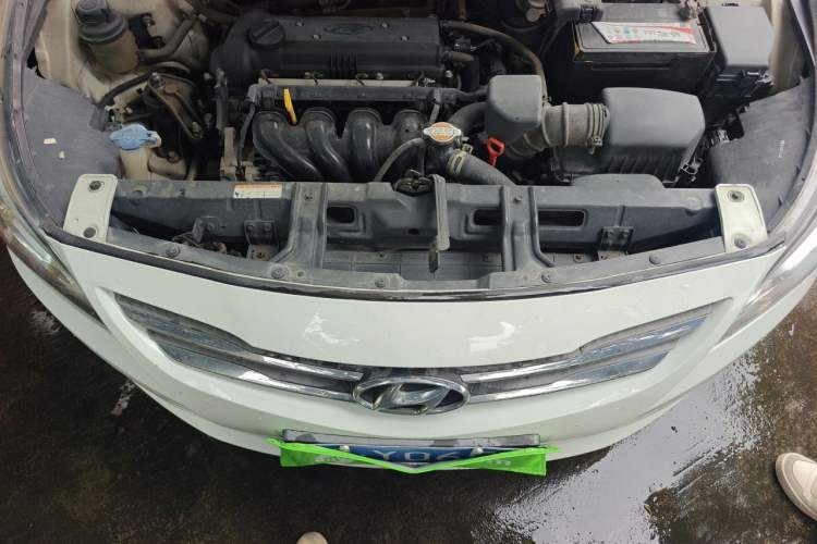 Used Hyundai Verna (older generation) 2014 1.4L Automatic Smart GLS Engine Bay