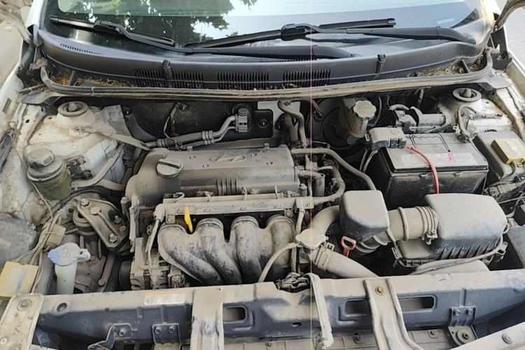 Used Hyundai Verna (older generation) 2014 1.4L Automatic Smart GLS Engine Bay