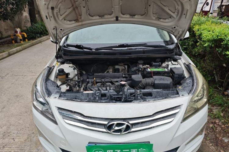 Used Hyundai Verna (older generation) 2014 1.4L Manual Smart GLS Trim Engine Bay