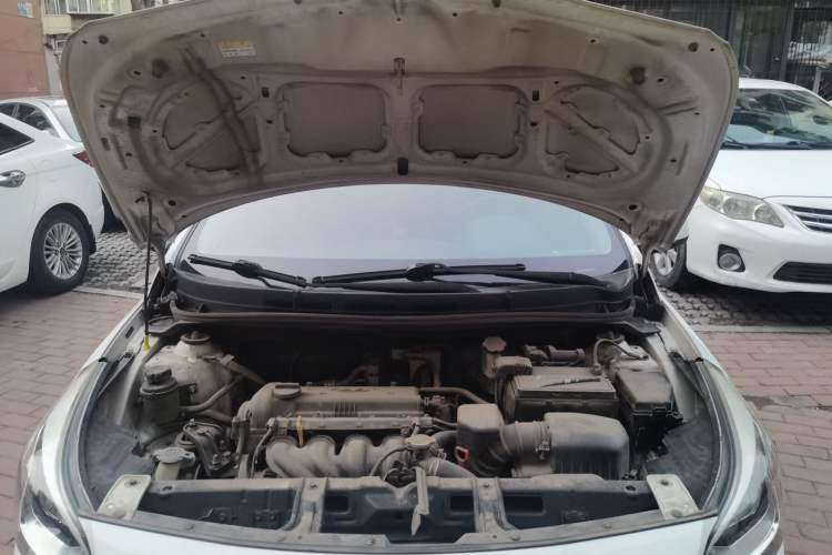 Used Hyundai Verna (older generation) 2014 1.4L Automatic Fashion GS Model Engine Bay