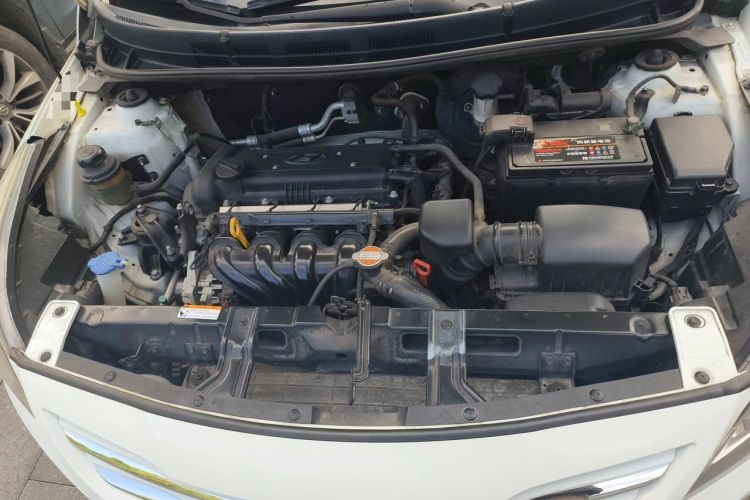 Used Hyundai Verna (older generation) 2014 1.6L Automatic Leading-Edge GLX Engine Bay