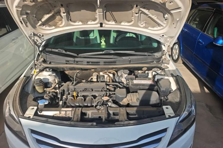 Used Hyundai Verna (older generation) 2014 1.4L Manual Smart GLS Trim Engine Bay