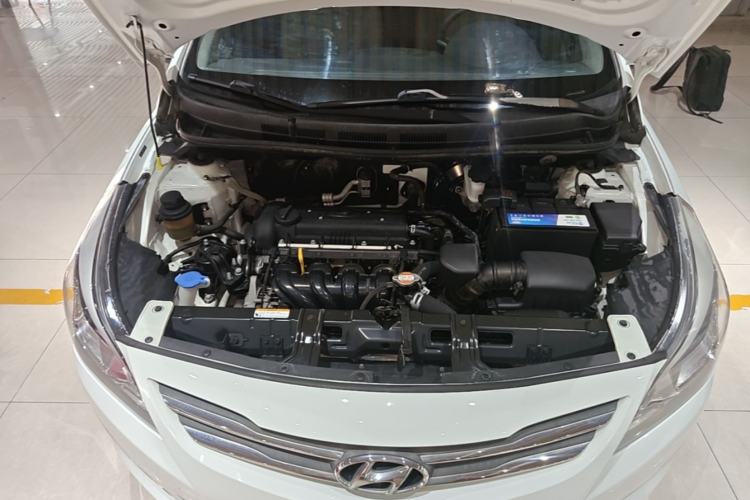 Used Hyundai Verna (older generation) 2014 1.4L Manual Smart GLS Trim Engine Bay