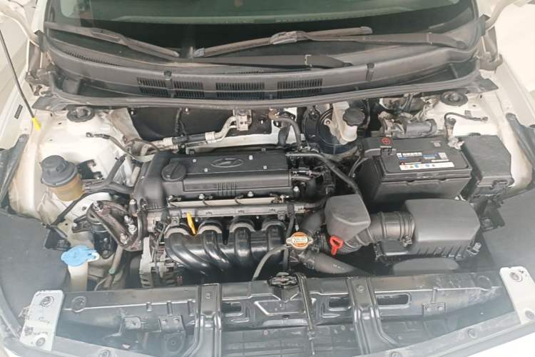 Used Hyundai Verna (older generation) 2014 1.4L Automatic Smart GLS Engine Bay