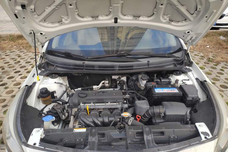 Used Hyundai Verna (older generation) 2014 1.4L Automatic Fashion GS Model Engine Bay