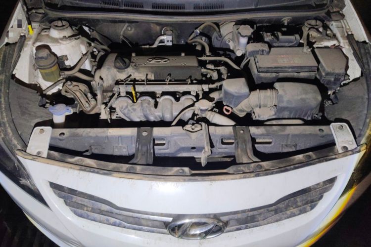 Used Hyundai Verna (older generation) 2014 1.4L Automatic Smart GLS Engine Bay