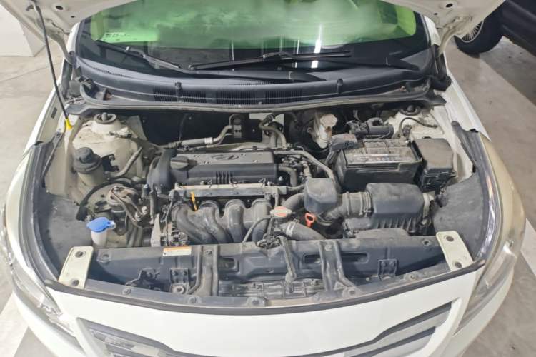 Used Hyundai Verna (older generation) 2014 1.4L Automatic Smart GLS Engine Bay