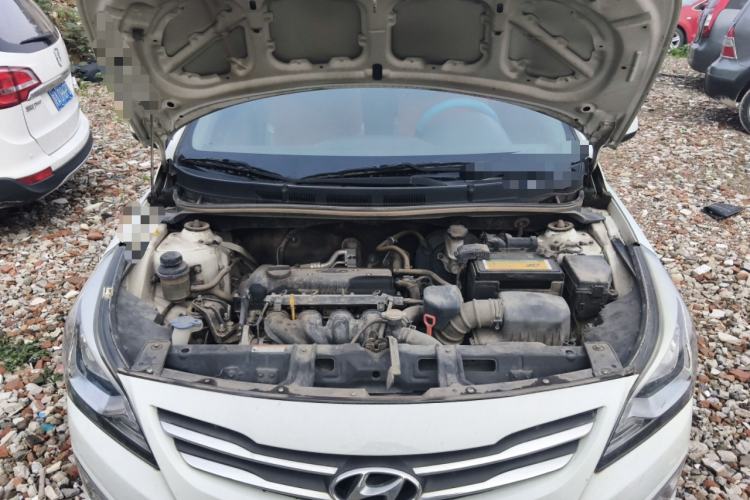 Used Hyundai Verna (older generation) 2014 1.4L Automatic Smart GLS Engine Bay