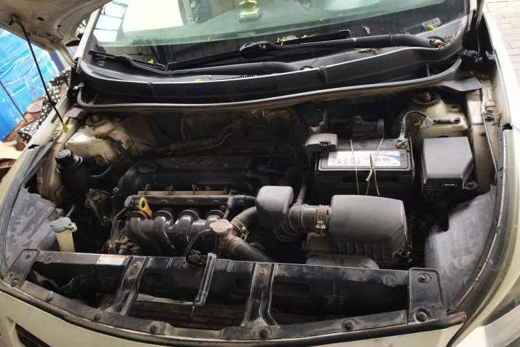 Used Hyundai Verna (older generation) 2014 1.4L Manual Smart GLS Trim Engine Bay